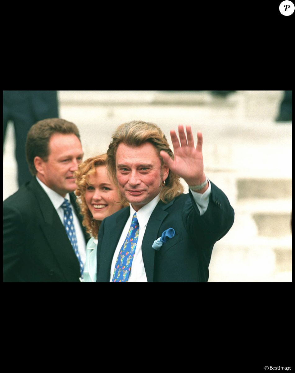 Mariage de Johnny Hallyday et Laeticia, avec André Boudou, à Neuilly en 1996.