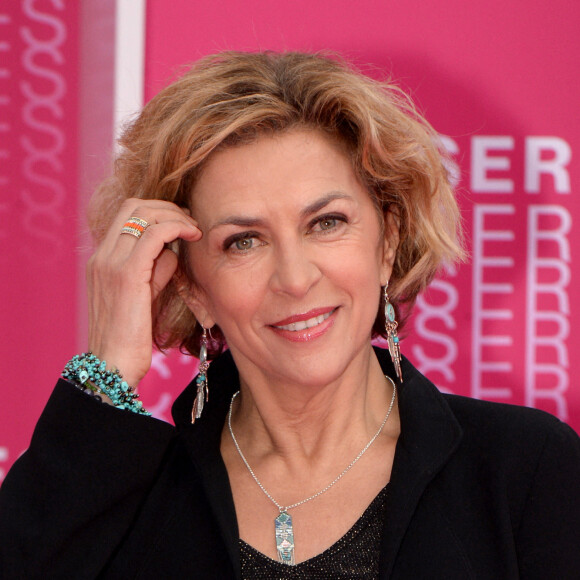 Corinne Touzet durant le "Pink Carpet" des séries "Aqui En La Tierra" et "Cacciatore The Hunter" lors du festival "Canneseries" à Cannes, le 9 avril 2018. © Rachid Bellak/Bestimage 