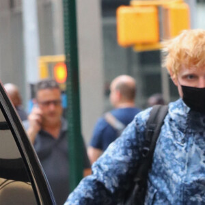 Ed Sheeran quitte son hôtel à New York, le 15 septembre 2021.
