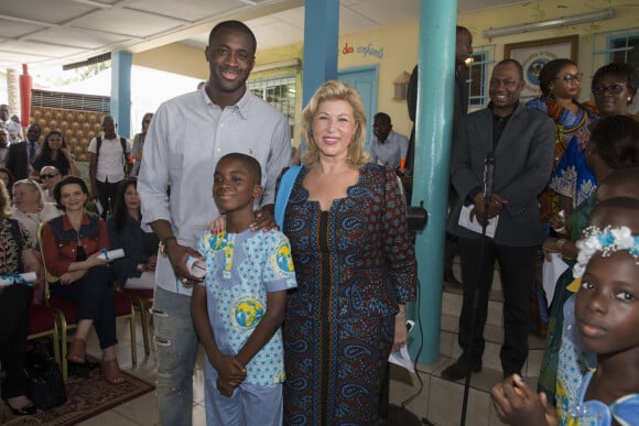 Exclusif - Yaya Touré et Dominique Ouattara - Dans le cadre de la fondation de Dominique Ouattara "Children of Africa", qui vient en aide aux enfants d'Afrique, dans les secteurs de la santé, l'éducation, le social et les centres subventionnés, de nombreuses personnalités françaises ont été invitées lors d'un week-end à Abidjan du 10 au 12 mars. Pour la journée de vendredi, les personnalités ont visité l'hôpital "Mère-Enfant" à Bingerville, avant d'assister à la remise des Grands Prix de la Fondation "Children of Africa". Le 11 mars 2016 © Olivier Borde / Bestimage