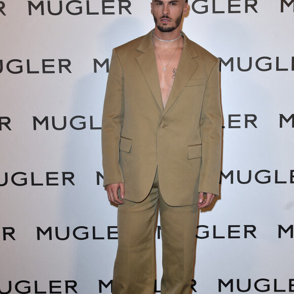 Baptiste Giabiconi - Photocall de l'exposition "Thierry Mugler : couturissime" au Musée des Arts Décoratifs (MAD) à Paris. Le 28 septembre 2021.