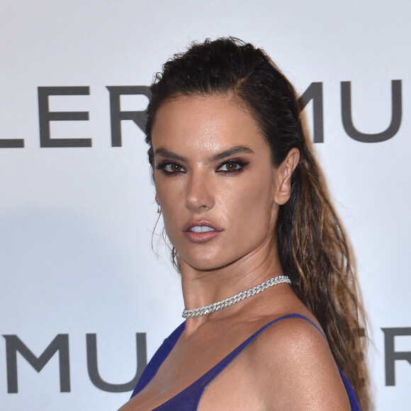 Alessandra Ambrosio - Photocall de l'exposition "Thierry Mugler : couturissime" au Musée des Arts Décoratifs (MAD) à Paris. Le 28 septembre 2021.