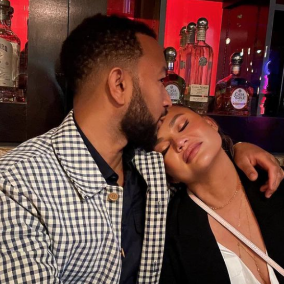 Chrissy Teigen et John Legend ont commémoré le premier anniversaire de la mort de leur fils Jack.