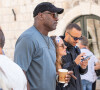 Michael Jordan et sa femme Yvette Prieto avec leurs gardes du corps se baladent dans la rue Stradun à Dubrovnik, Croatie, le 27 août 2021.