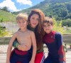 Shakira et ses deux garçons, Sasha et Milan. Août 2021.