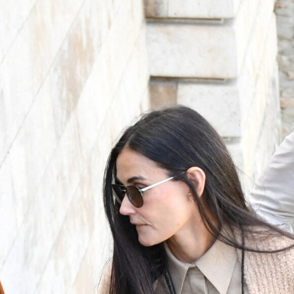 Demi Moore, sa fille Scout LaRue Willis et son ami Eric Buterbaugh - Défilé de mode Chloé lors de la la Fashion Week printemps-été 2022 de Paris. Le 30 septembre 2021. © Veeren/Bestimage