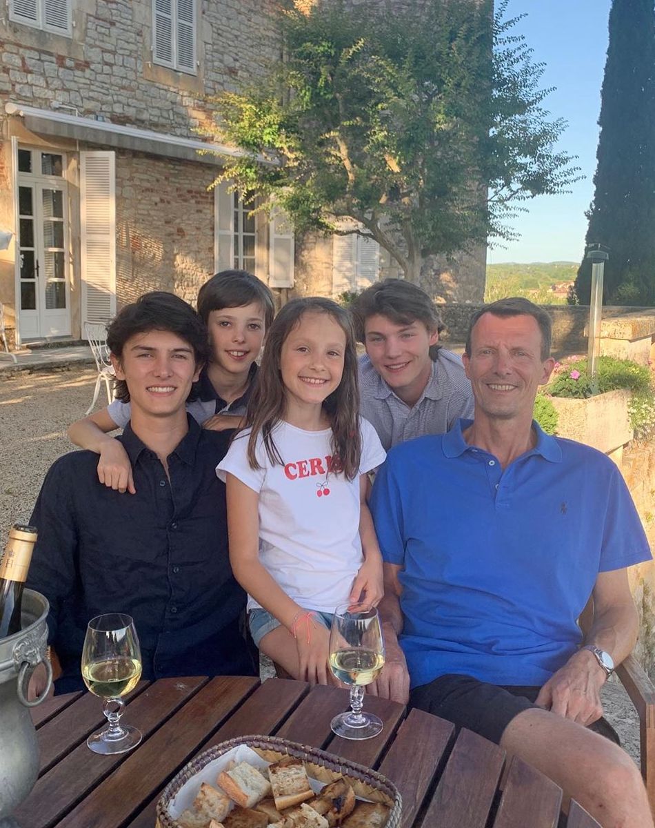 Le prince Joachim de Danemark et ses quatre enfants, Nikolai, Felix, Athena et Henrik, en vacances au château de Cayx, dans le Lot, le 7 juillet 2020 sur Instagram.