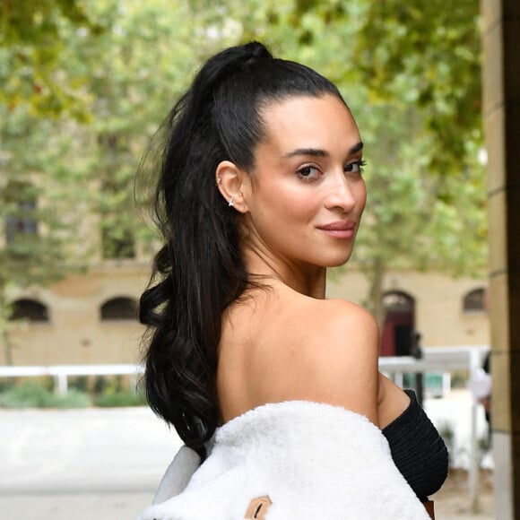 Camélia Jordana arrive au défilé de mode Loewe lors de la Fashion Week printemps/été 2022 de Paris, France. © Veeren/Bestimage 