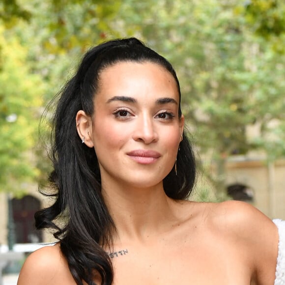 Camélia Jordana arrive au défilé de mode Loewe lors de la Fashion Week printemps/été 2022 de Paris, France, le 1er octobre 2021. © Veeren/Bestimage 