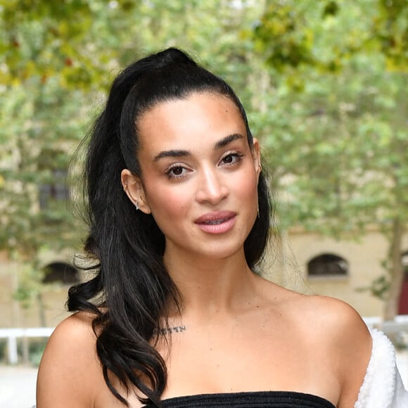 Camélia Jordana arrive au défilé de mode Loewe lors de la Fashion Week printemps/été 2022 de Paris, France, le 1er octobre 2021. © Veeren/Bestimage