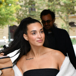 Camélia Jordana arrive au défilé de mode Loewe lors de la Fashion Week printemps/été 2022 de Paris, France, le 1er octobre 2021. © Veeren/Bestimage