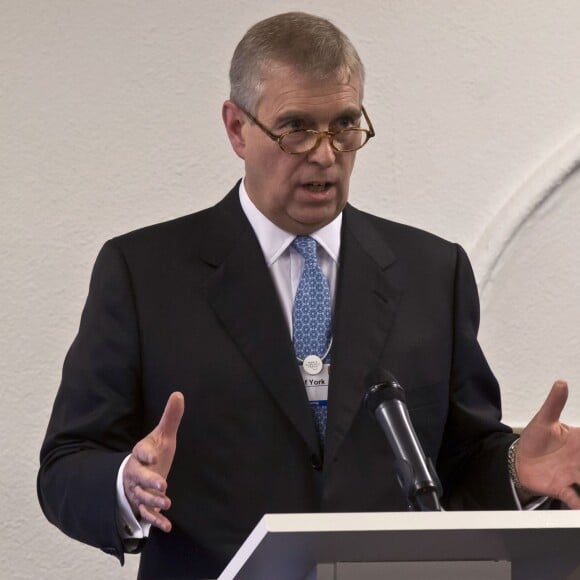 Le prince Andrew, duc d'York, le 22 janvier 2015 lors de la réception qu'il a coutume de donner dans le cadre du Forum économique mondial de Davos. Il s'y est (très brièvement) exprimé pour la première fois sur le scandale Virginia Roberts, qui dit avoir eu des relations sexuelles forcées avec lui lorsqu'elle était âgée de 17 ans en 2001.