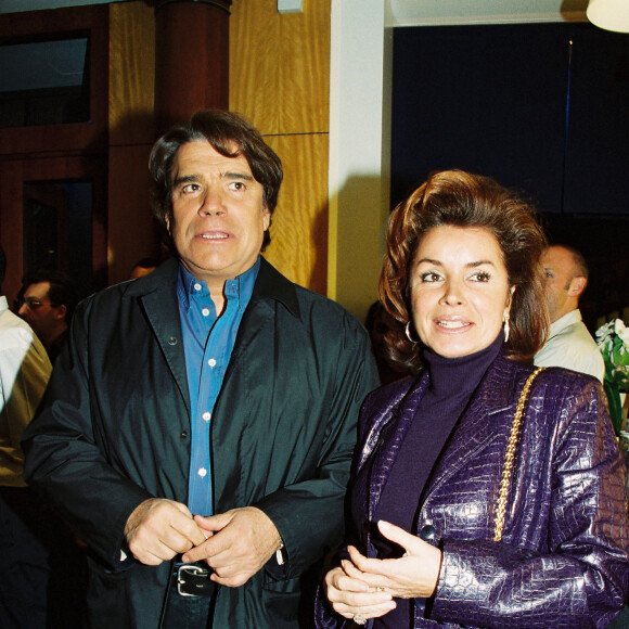 Archive - Bernard Tapie et sa femme Dominique - Inauguration de la Boutique "Bleu comme bleu" a Paris, 2000.