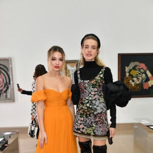 Madelyn Cline et Natalia Vodianova au défilé de mode Giambattista Valli lors de la la Fashion Week prêt-à-porter printemps/été 2022 à Paris. Le 4 octobre 2021. © Veeren Ramsamy-Christophe Clovis/Bestimage