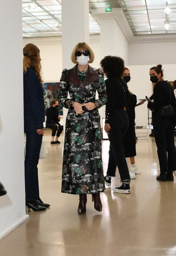 Anna Wintour au défilé de mode Giambattista Valli lors de la la Fashion Week prêt-à-porter printemps/été 2022 à Paris. Le 4 octobre 2021. © Veeren Ramsamy-Christophe Clovis/Bestimage