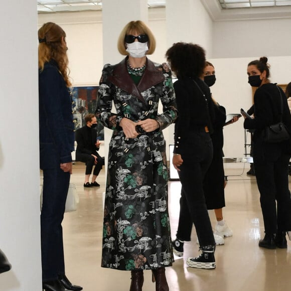 Anna Wintour au défilé de mode Giambattista Valli lors de la la Fashion Week prêt-à-porter printemps/été 2022 à Paris. Le 4 octobre 2021. © Veeren Ramsamy-Christophe Clovis/Bestimage