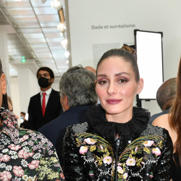 Amel Bent, Olivia Palermo et Ophélie Guillermand au défilé de mode Giambattista Valli lors de la la Fashion Week prêt-à-porter printemps/été 2022 à Paris. Le 4 octobre 2021. © Veeren Ramsamy-Christophe Clovis/Bestimage