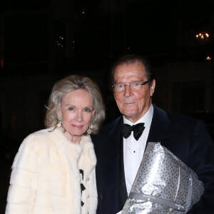 Exclusif - Sir Roger Moore et sa femme Kristina Tholstrup - Soirée pour les 80 ans de Bertil Bernadotte (cousin du roi de Suède) au Brook's club à Londres le 12 octobre 2015 
