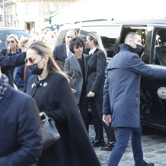 Rachida Dati et Sophie Tapie - Messe funéraire en hommage à Bernard Tapie en l'église Saint-Germain-des-Prés à Paris. Le 6 octobre 2021. © Jacovides-Moreau / Bestimage