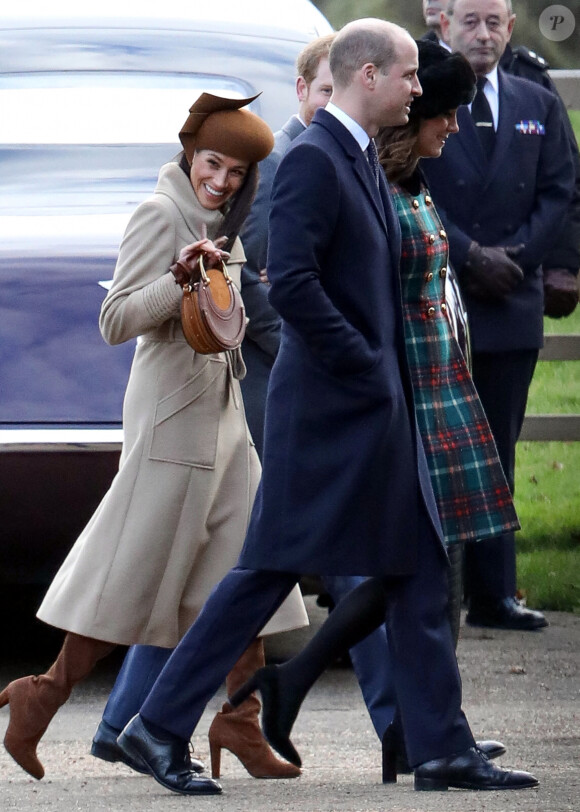 Exclusif - Le prince William, Catherine Kate Middleton la duchesse de Cambridge enceinte, Meghan Markle et son fiancé le prince Harry - La famille royale d'Angleterre à la sortie de la messe de Noël à l'église Sainte-Marie-Madeleine à Sandringham, le 25 décembre 2017.