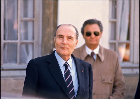 François Mitterrand et Roger Hanin en 1988 au premier tour de l'élection présidentielle
