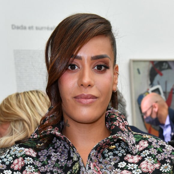 Amel Bent au front row du défilé de mode Giambattista Valli lors de la la Fashion Week printemps/été 2022 à Paris, France, le 4 octobre 2021. © Veeren Ramsamy-Christophe Clovis/Bestimage