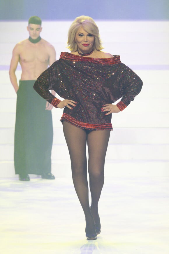 Amanda Lear lors du dernier défilé de mode Haute-Couture printemps-été 2020 "Jean-Paul Gaultier" au théâtre du Châtelet à Paris, France, le 22 janvier 2020.
