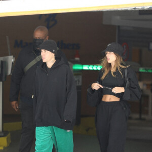 Justin Bieber et sa femme Hailey Baldwin Bieber vont déjeuner à Los Angeles, le 2 octobre 2021. 