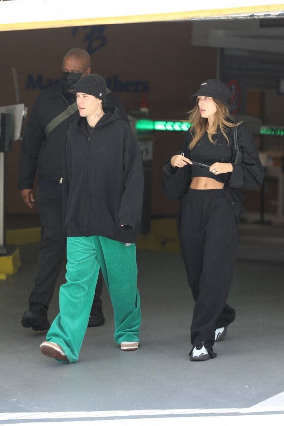 Justin Bieber et sa femme Hailey Baldwin Bieber vont déjeuner à Los Angeles, le 2 octobre 2021. 