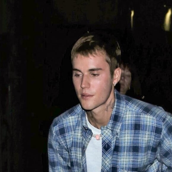 Justin Bieber arrive à l'église à Beverly Hills le 29 septembre 2021. 