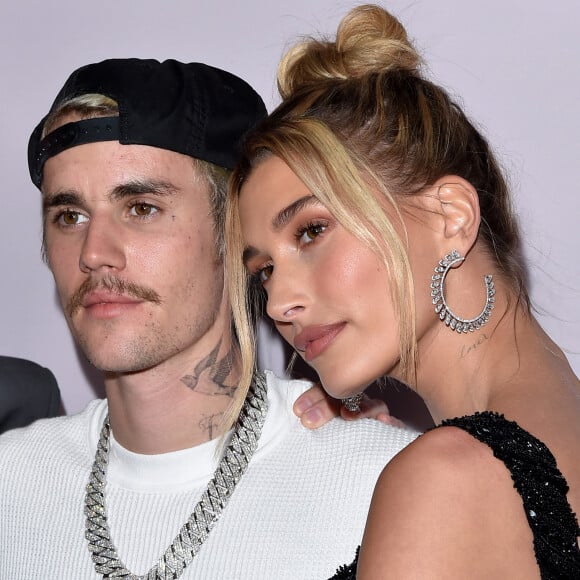 Justin Bieber et sa femme Hailey Baldwin Bieber au photocall de la première de la série documentaire lancée sur YouTube Originals "Justin Bieber: Seasons" au Regency Bruin Theatre de Los Angeles, Californie, Etats-Unis.