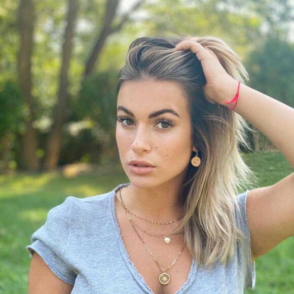 Carla Moreau enceinte de son deuxième enfant ? Elle dévoile une mystérieuse échographie sur Snapchat.