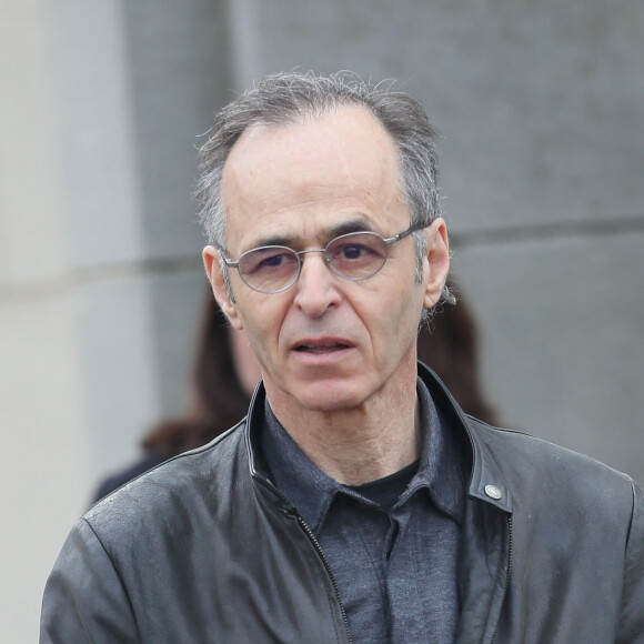 Jean-Jacques Goldman lors des obsèques de Véronique Colucci au cimetière communal de Montrouge, avril 2018.