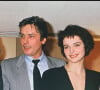 Archives - Tcheky Karyo et Juliette Binoche reçoivent les Prix Romy Schneider et Jean Gabin en présence d'Alain Delon et de Lino Ventura. 1986.