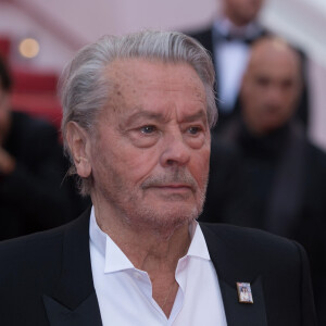 Alain Delon - Montée des marches du film "A Hidden Life" lors du 72e Festival International du Film de Cannes. Le 19 mai 2019.