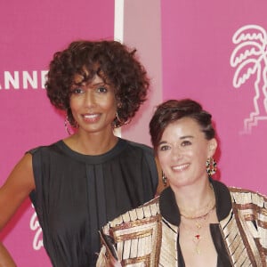 Sonia Rolland, Béatrice de La Boulaye de la série "Tropiques criminels" - 5ème soirée du 4ème Canneseries au Palais des Festivals à Cannes, le 12 octobre 2021. © Christophe Aubert via Bestimage