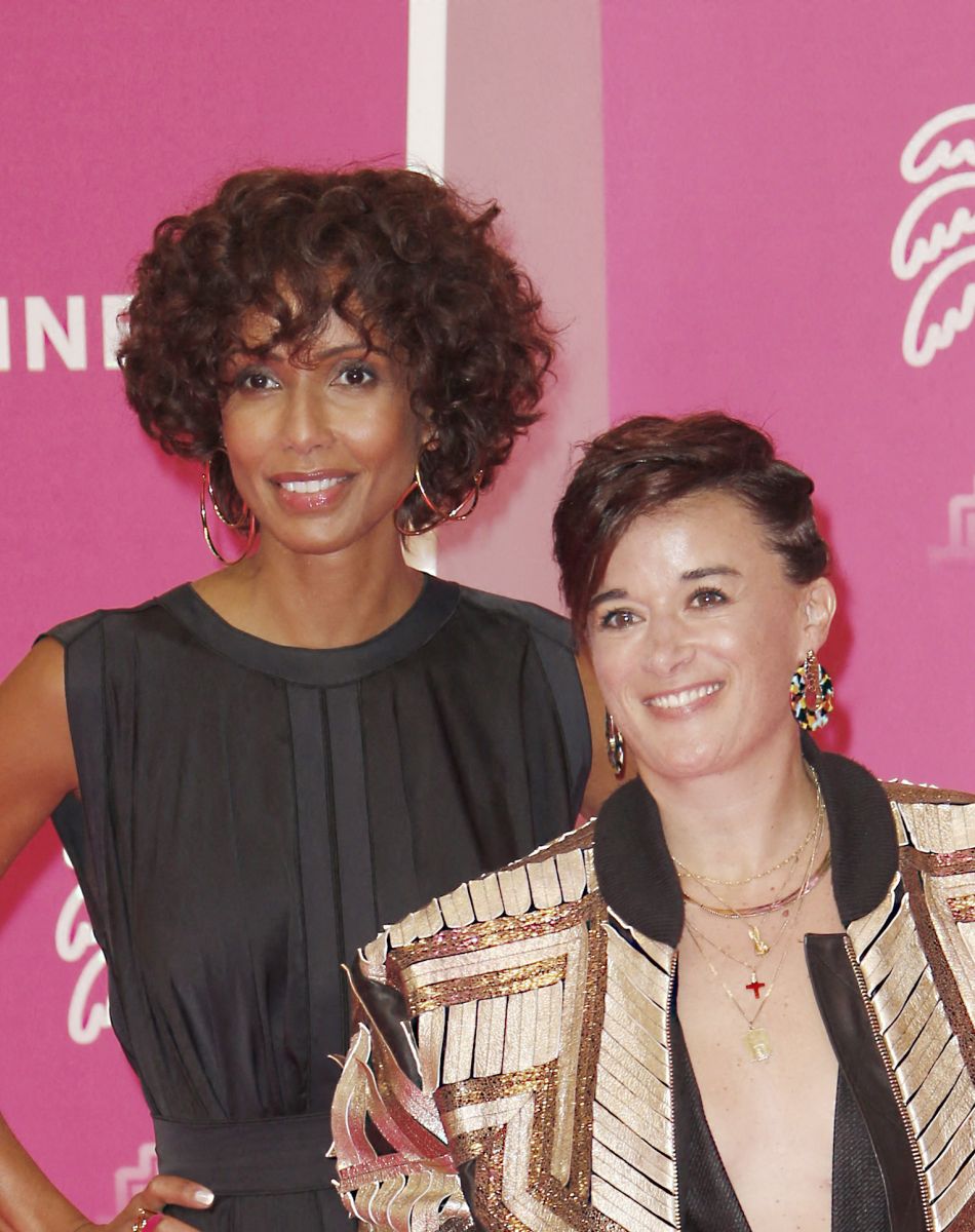 Sonia Rolland, Béatrice de La Boulaye de la série "Tropiques criminels" - 5ème soirée du 4ème Canneseries au Palais des Festivals à Cannes, le 12 octobre 2021. © Christophe Aubert via Bestimage