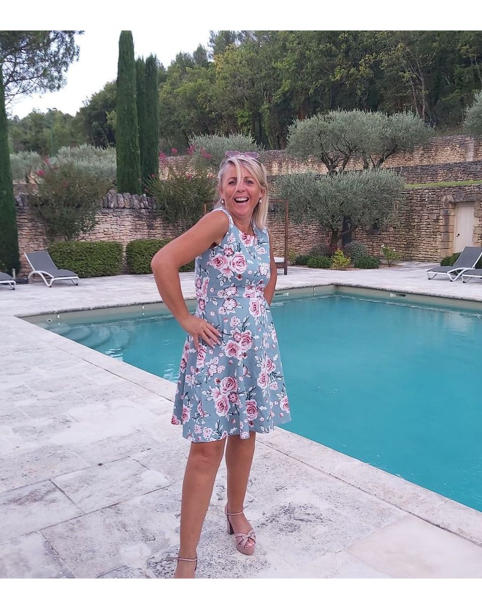 Nathalie de "L'amour est dans le pré 2021" en petite robe