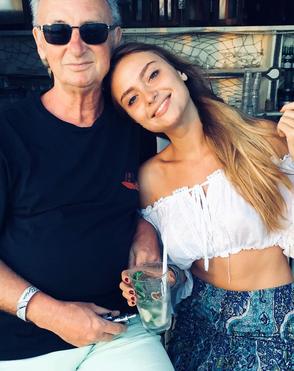 Aurélie Pons (Ici tout commence) a perdu son père - Instagram