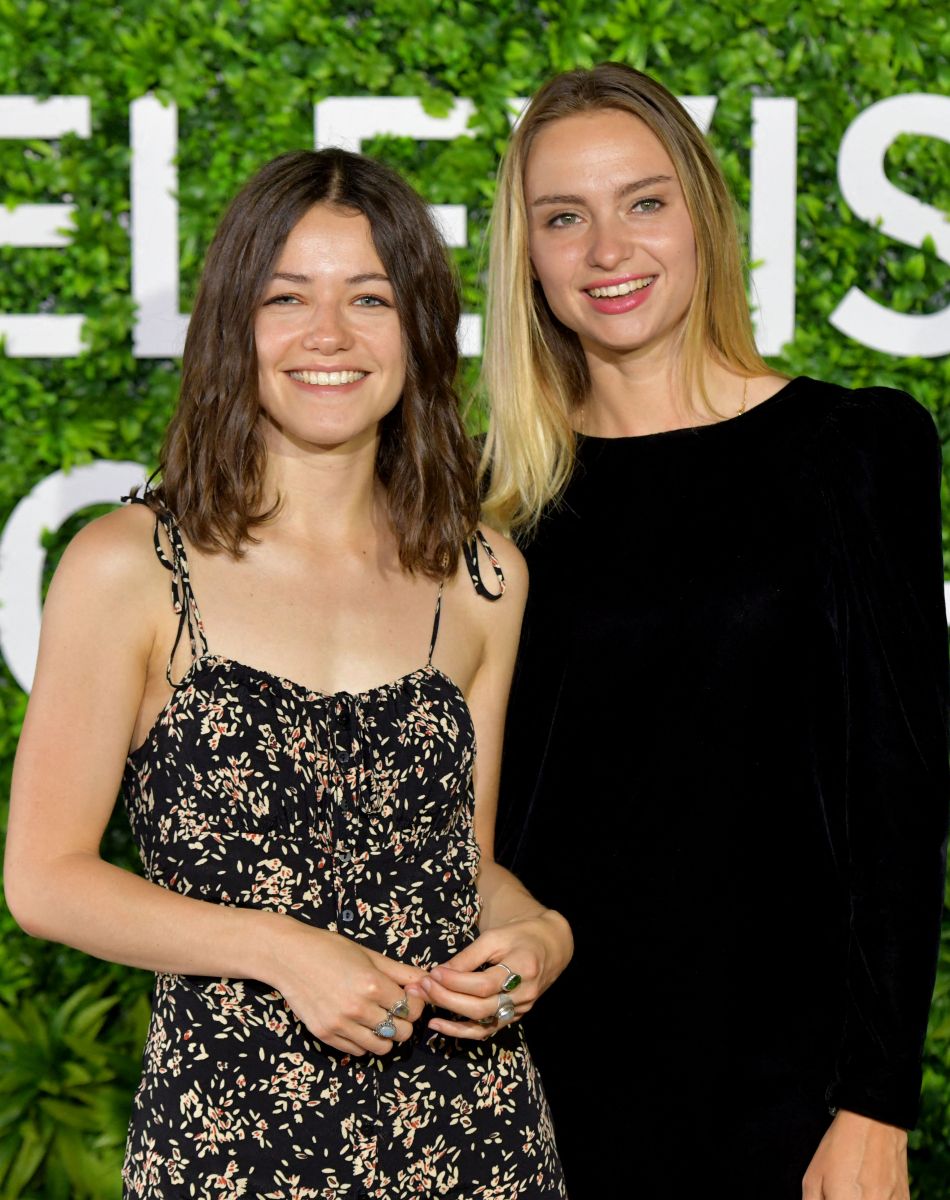 Julie Sassoust et Aurélie Pons pour la série Ici tout commence, sur le photocall du 60eme Festival de Télévision de Monte-Carlo au Grimaldi Forum à Monaco le 20 juin 2021. © Bruno Bebert/Bestimage