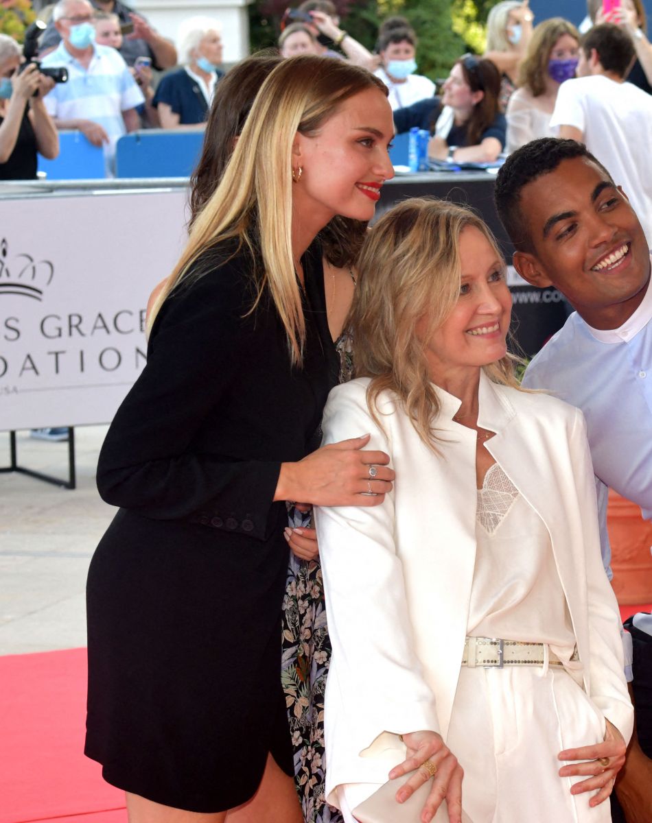 Aurelie Pons, Terence Telle et Catherine Marchal lors de la soirée d'ouverture du 60ème Festival de Télévision de Monte-Carlo au Grimaldi Forum à Monaco, le 18 juin 2021. © Bruno Bébert/Bestimage