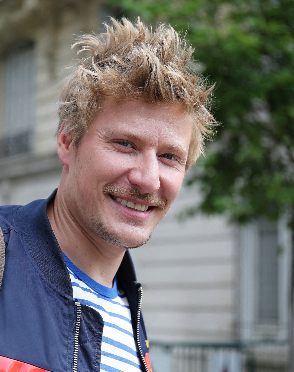 Gérémy Crédeville quitte les studios de RTL à Paris, France, le 10 juin 2021. © Panoramic/Bestimage