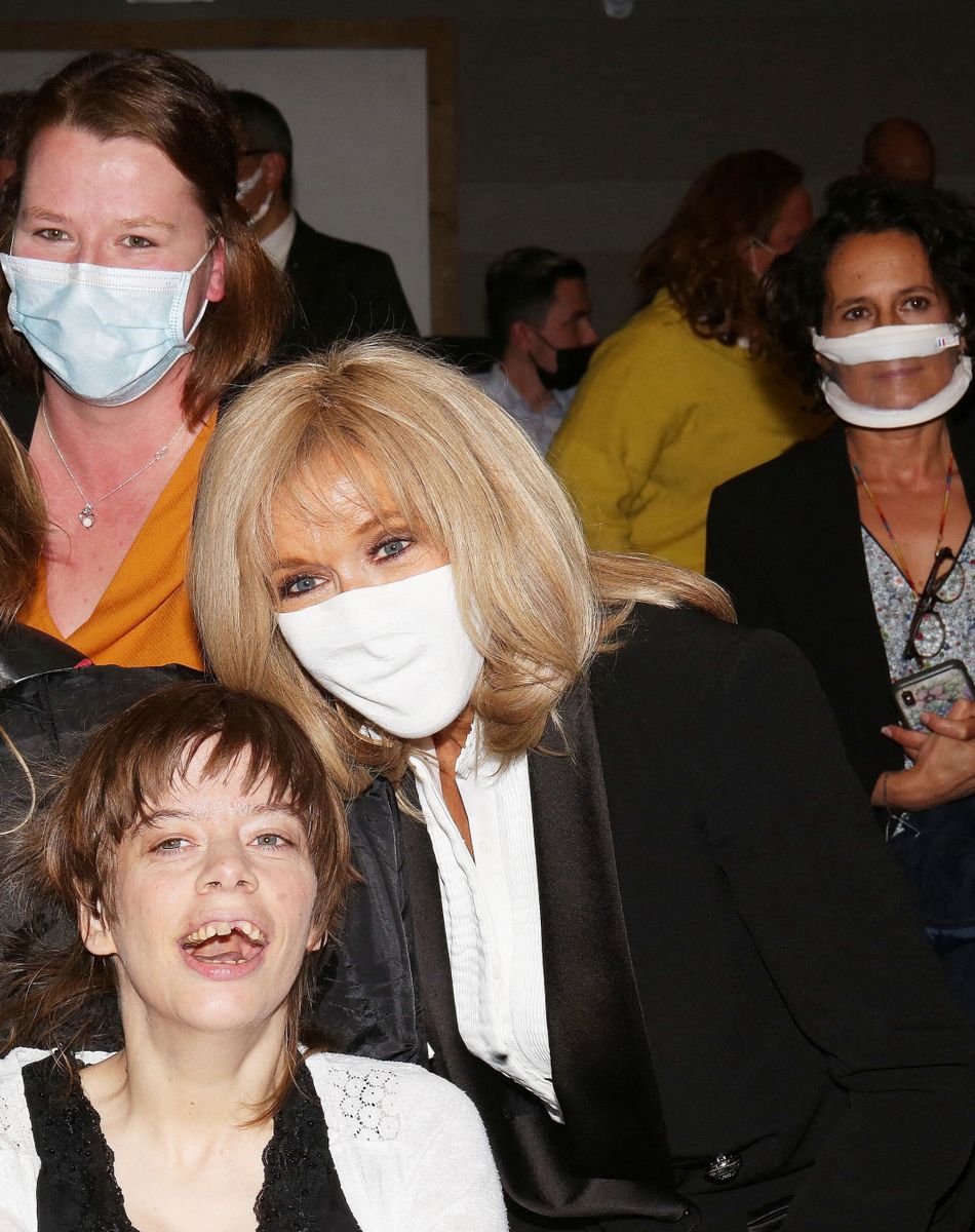 Exclusif - Brigitte Macron assiste à la présentation de la campagne nationale de sensibilisation au handicap au ministère des solidarités et de la santé à Paris le 13 octobre 2021. © Panoramic / Bestimage