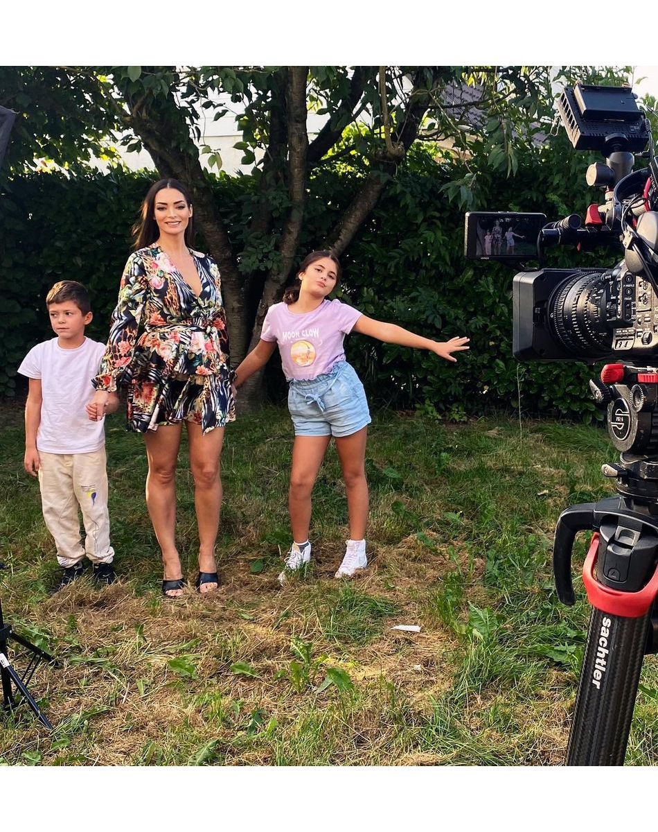 Emilie Nef Naf, maman de deux enfants, s'affiche divine sur Instagram.