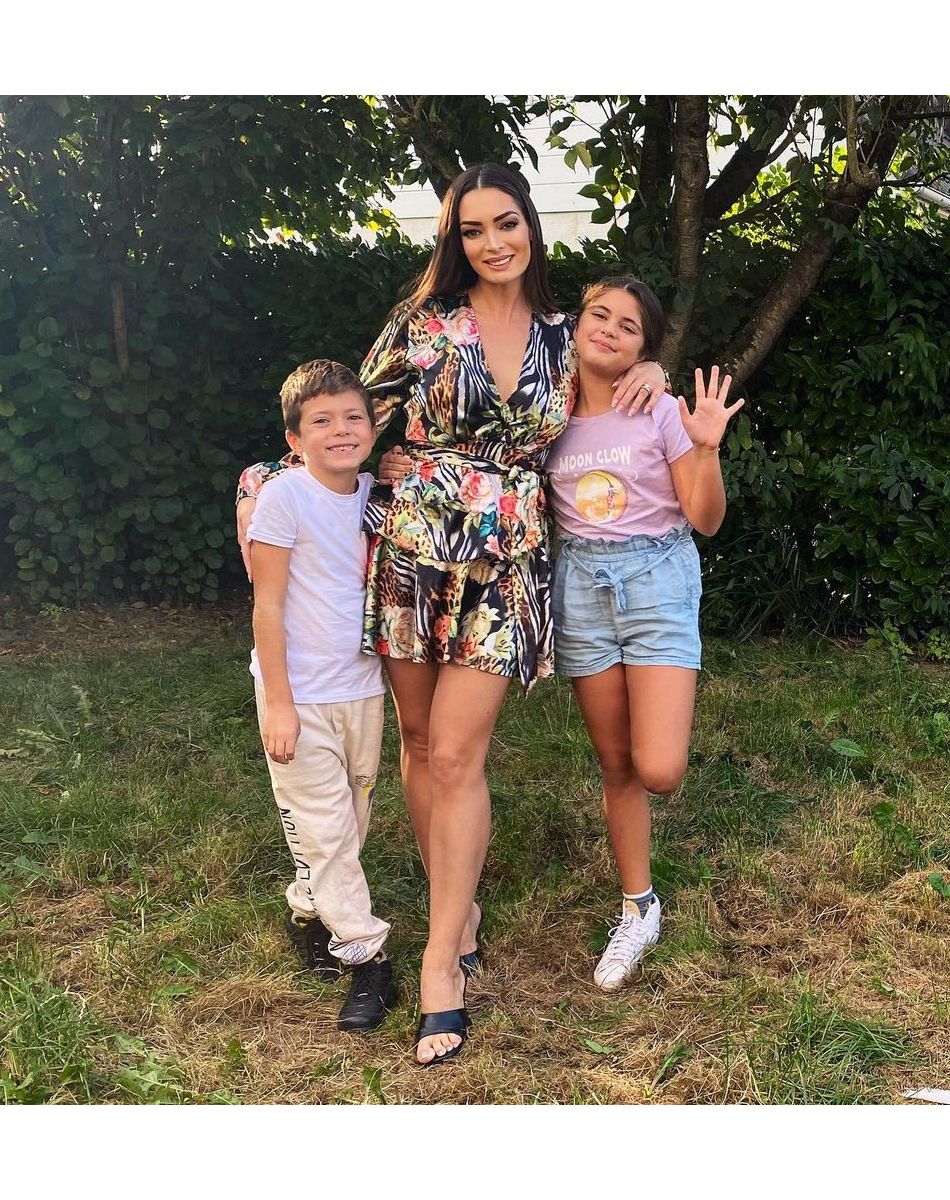 Emilie Nef Naf, maman de deux enfants, s'affiche divine sur Instagram.
