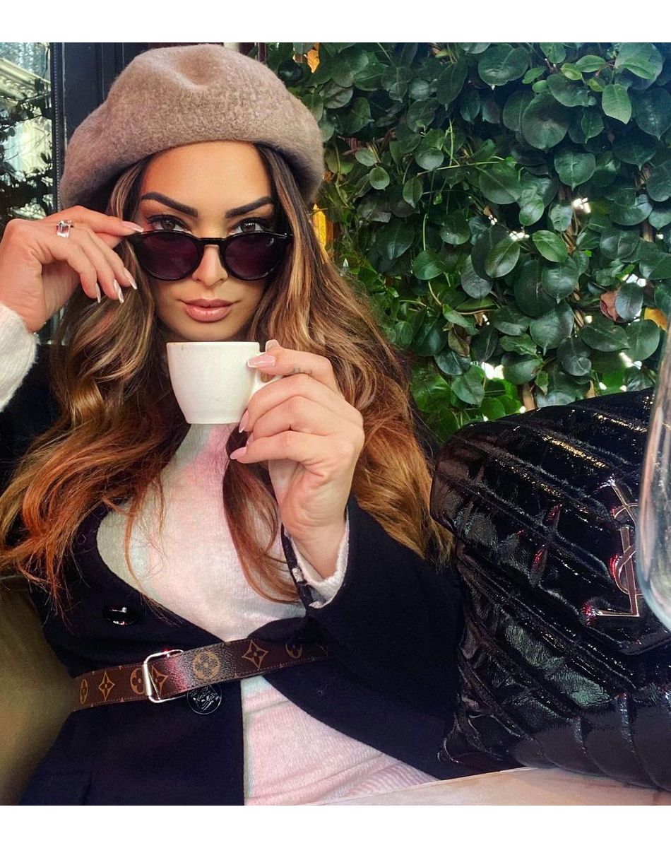 Emilie Nef Naf, maman de deux enfants, s'affiche divine sur Instagram.