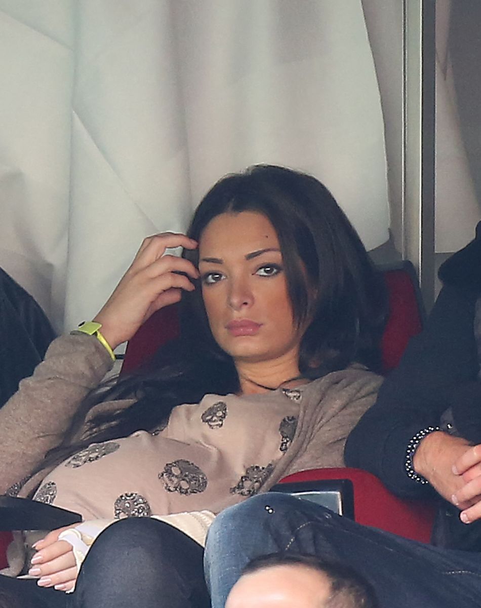 Emilie Nef Naf (enceinte) et son compagnon Jeremy Menez - People au match de football Psg-Sochaux au Parc des Princes, le 29 septembre 2012.