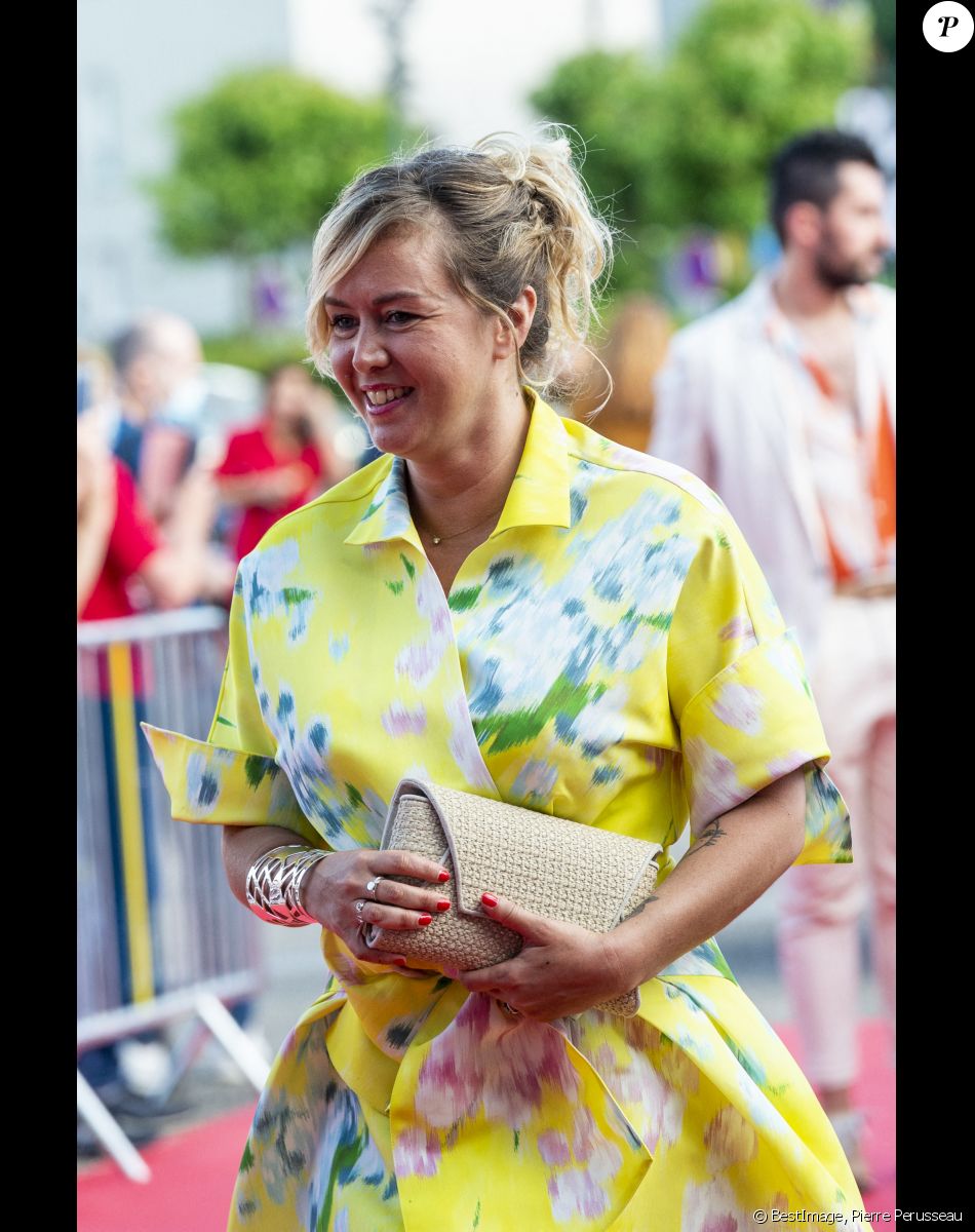 Enora Malagré lors du tapis rouge de la soirée d'ouverture du Festival Plurielles à Compiègne le 11 juin 2021. © Pierre Perusseau / Bestimage