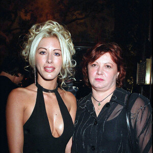 Loana et sa mère Violette au Moulin Rouge à Paris