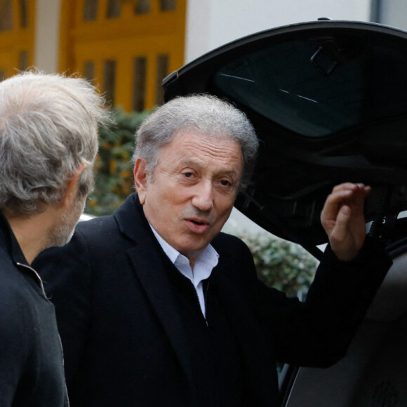 Exclusif - Michel Drucker - Arrivées de l'émission "Vivement Dimanche" qui sera diffusée le 17 octobre 2021 au Studio Gabriel à Paris, France, le 13 octobre 2021. © Christophe Clovis/ Bestimage